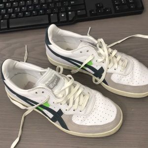 Tennis Shoes ( for tennis hard court )